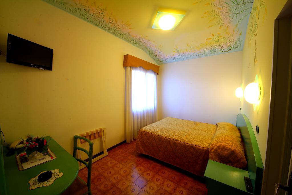 La Favorita Apricale B&B & Ristorante Δωμάτιο φωτογραφία