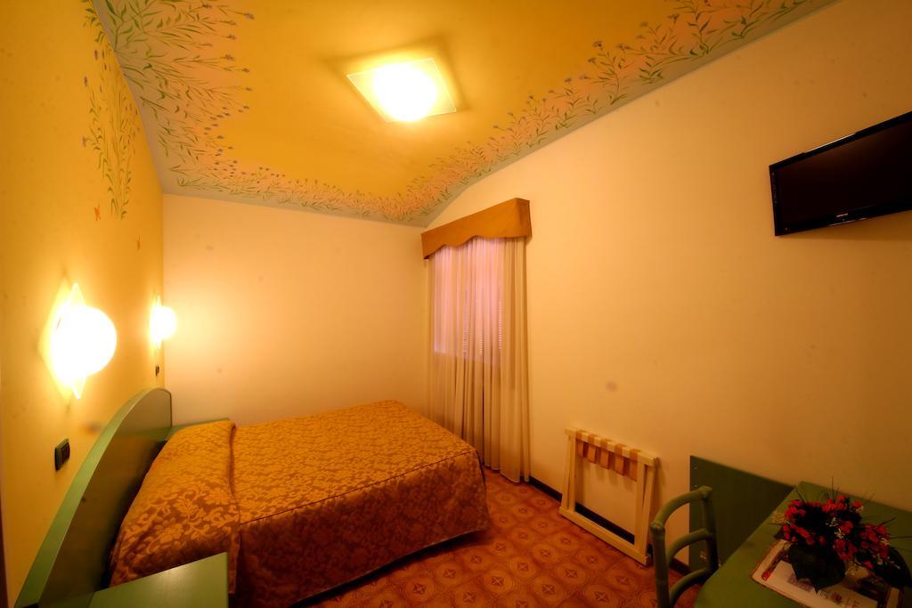 La Favorita Apricale B&B & Ristorante Δωμάτιο φωτογραφία
